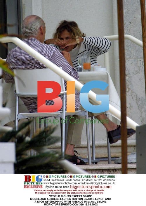 Lauren Hutton Lunches with Friends in Miami