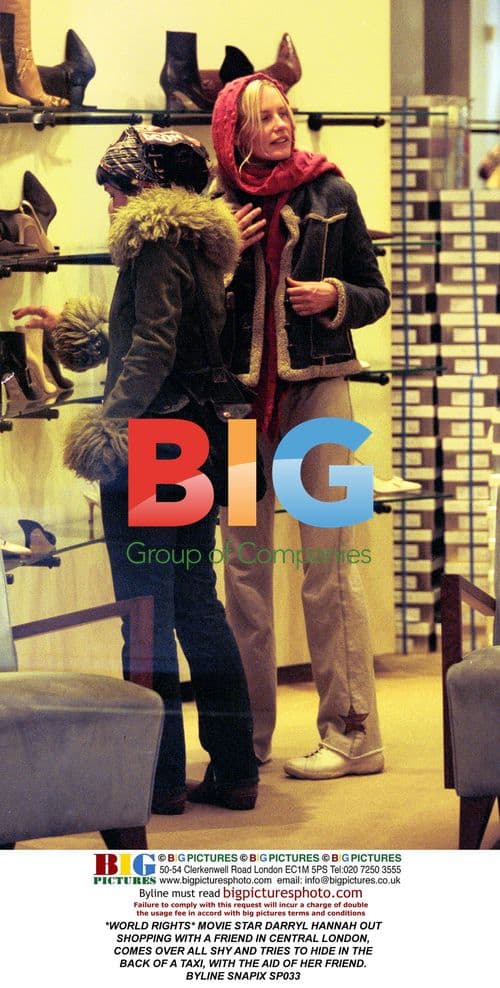 Darryl Hannah Tries to Hide in Taxi