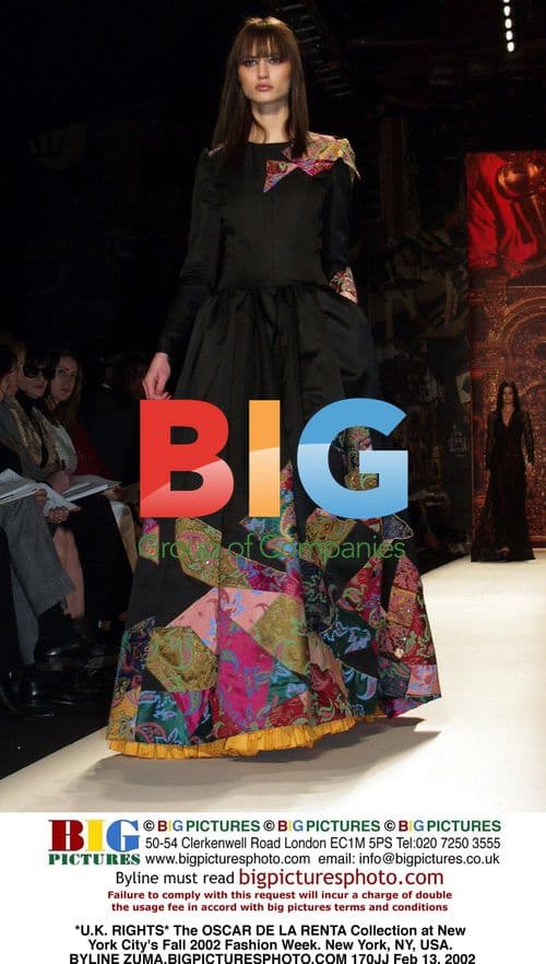 OSCAR DE LA RENTA Fall 2002 Fashion Week Collection