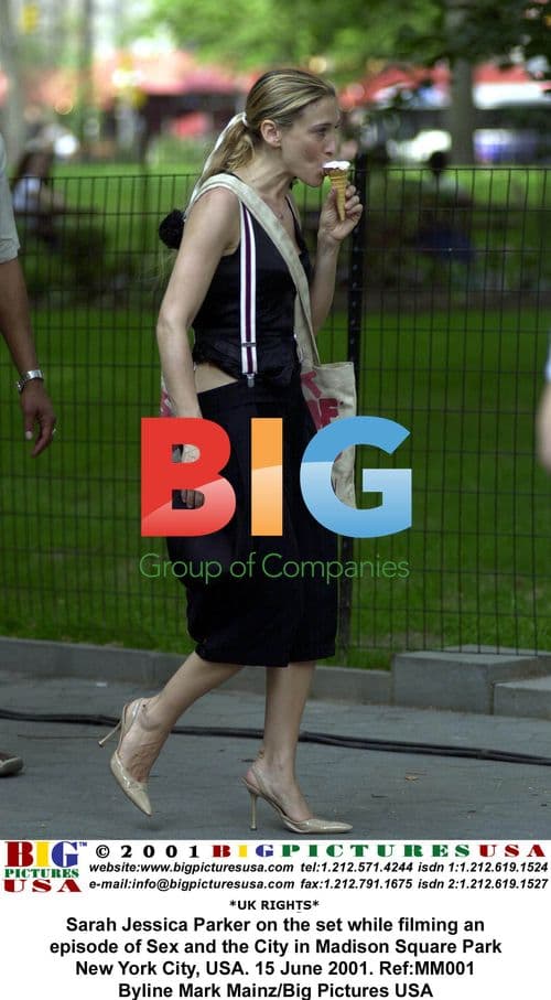 Sarah Jessica Parker on the set of Sex and the City