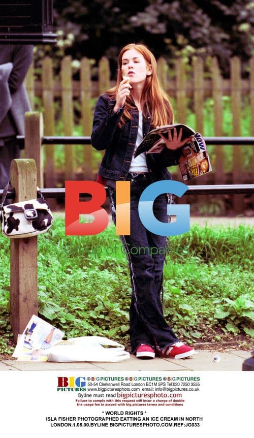 Isla Fisher Eating Ice Cream in North London