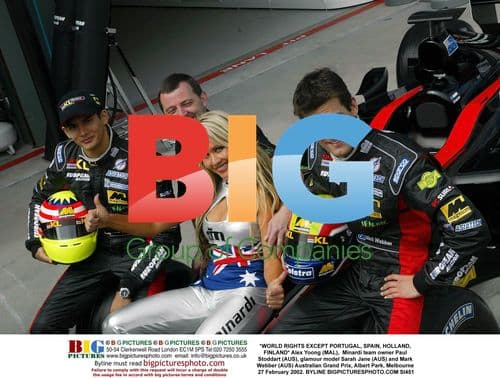 Aussie F1 team and model at 2002 Australian GP