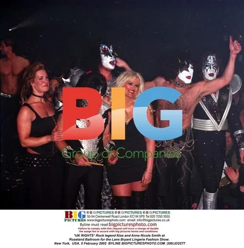 Kiss and Anna Nicole Smith at Lingerie Fashion Show