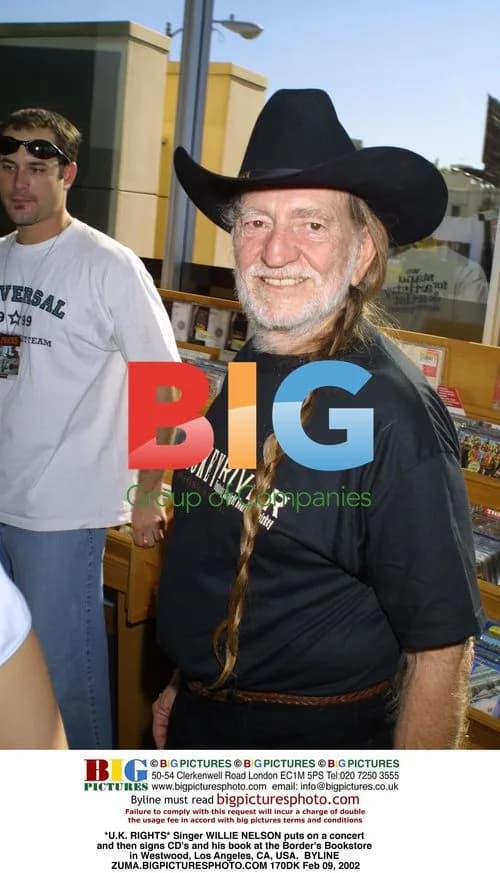 Willie Nelson Performs and Signs at Borders Bookstore