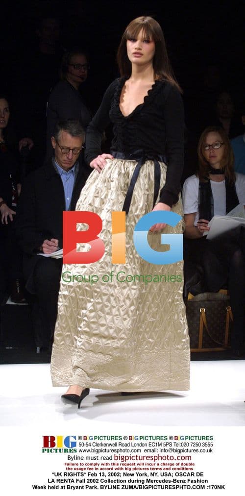 OSCAR DE LA RENTA Fall 2002 Collection