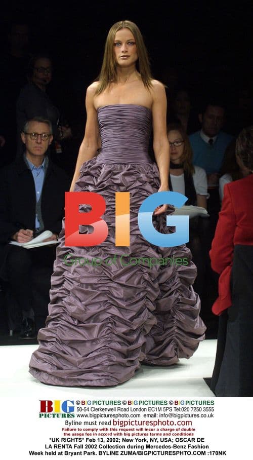 OSCAR DE LA RENTA Fall 2002 Collection