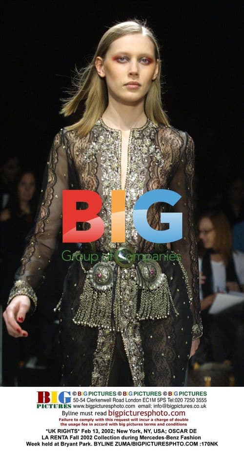 OSCAR DE LA RENTA Fall 2002 Collection