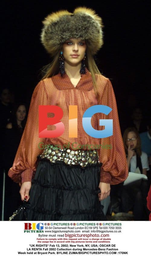 OSCAR DE LA RENTA Fall 2002 Collection