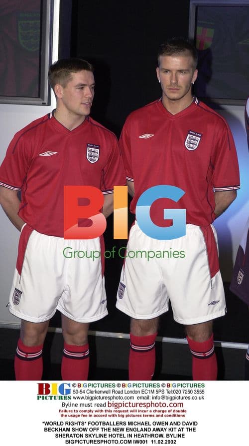 Footballers Michael Owen and David Beckham model England away kit