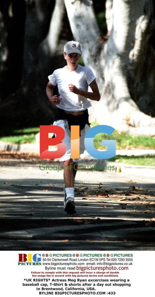 Meg Ryan exercises after shopping in Brentwood, CA