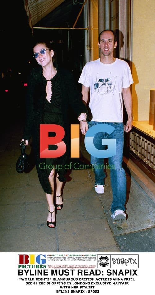 Anna Friel Shopping in Mayfair