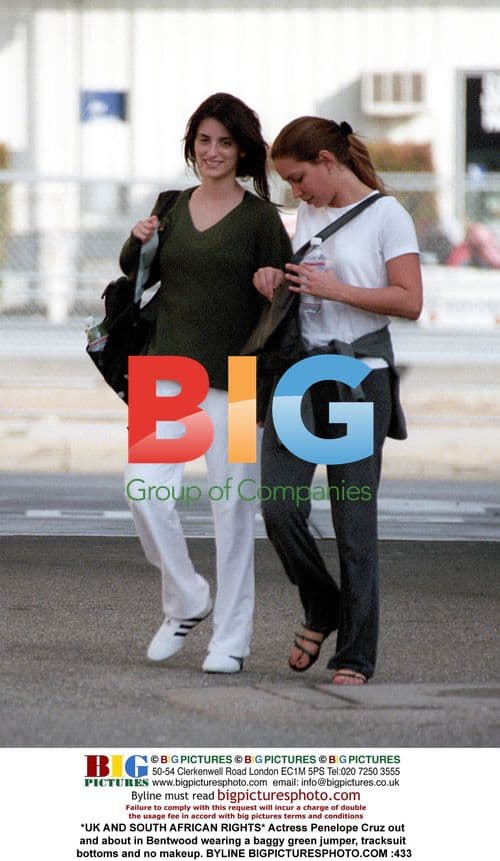 Penelope Cruz Runs Errands in Casual Look