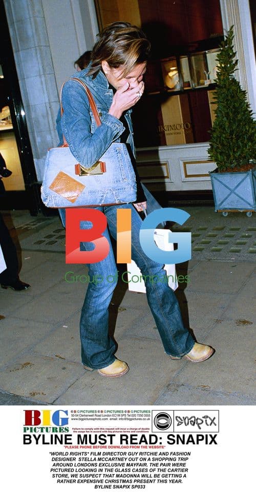 Victoria Beckham Has a Laughing Fit