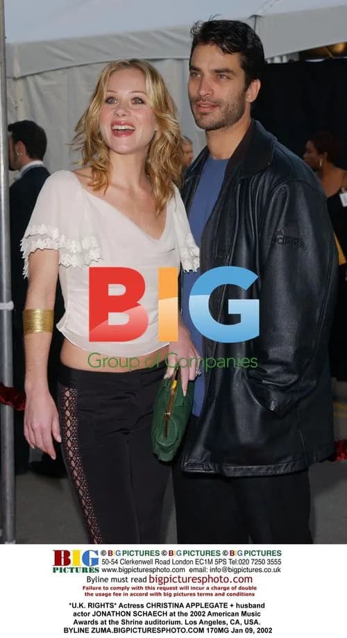 Christina Applegate and Jonathon Schaech at 2002 AMAs