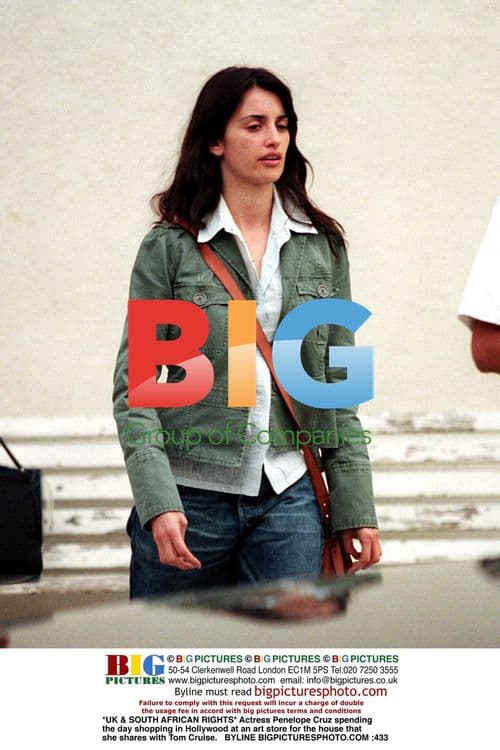 Penelope Cruz Shopping in Hollywood