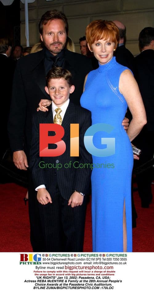 REBA McENTIRE & Family at People's Choice Awards