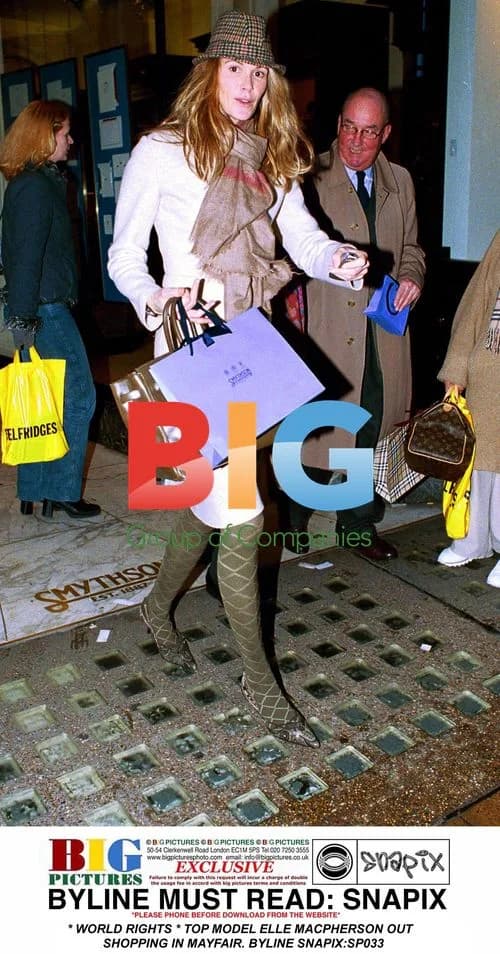 Top Model Elle Macpherson Shopping in Mayfair