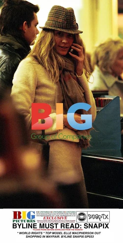 Top Model Elle Macpherson Shopping in Mayfair