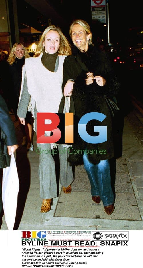 Ulriker Jonsson and Amanda Holden goof around in London