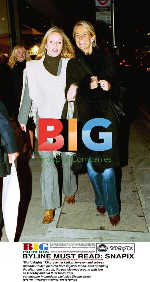 Ulriker Jonsson and Amanda Holden goof around in London