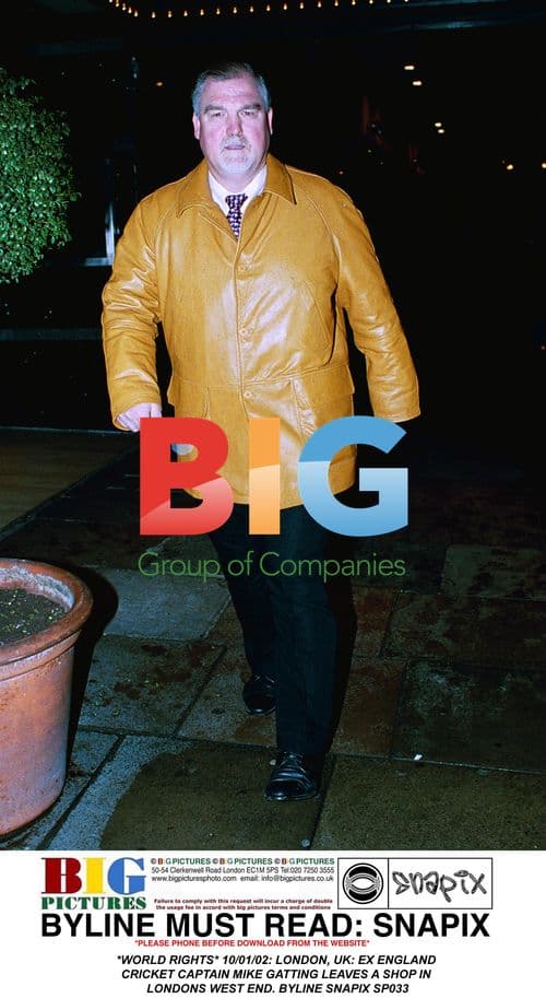 Mike Gatting leaves shop in London's West End