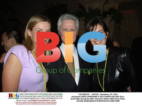 Actresses Carradine & Ward with ABC Exec at Press Party