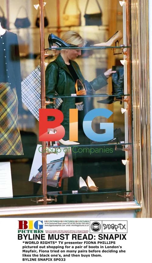 Fiona Phillips Shopping in Mayfair