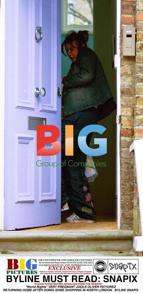 Pregnant Jools Oliver Shopping in London