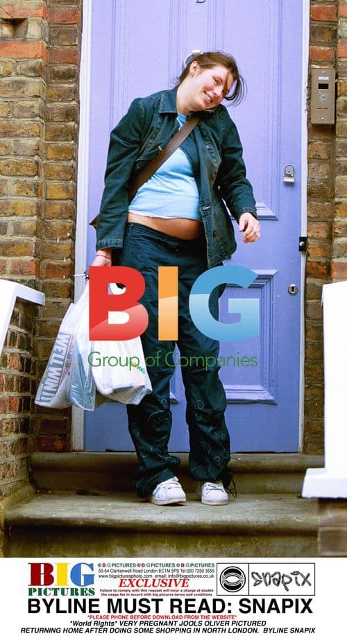 Pregnant Jools Oliver shopping in London