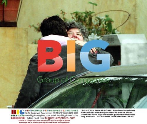 David Schwimmer hugs mother goodbye