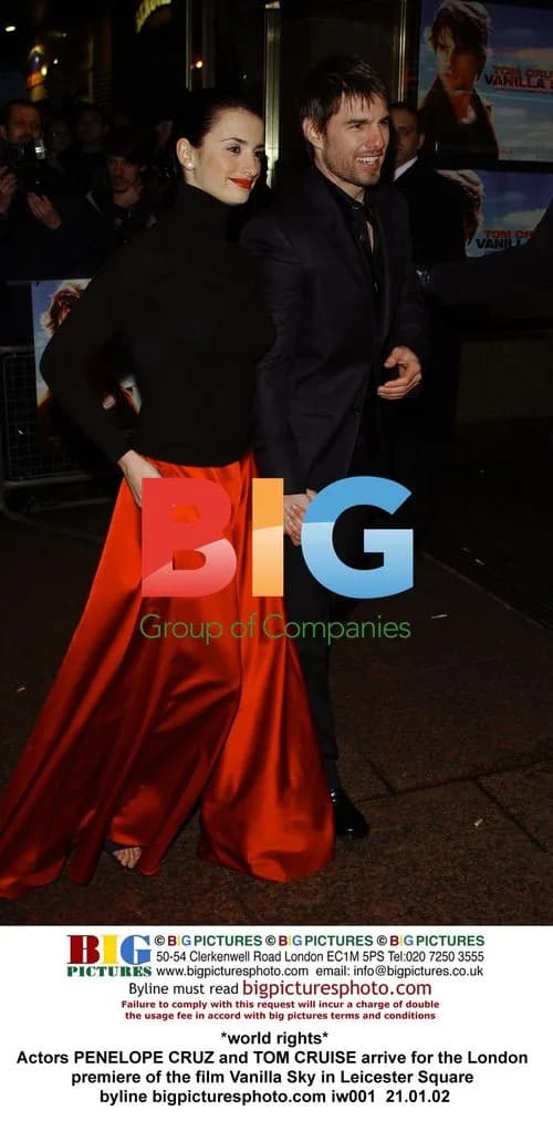 PENELOPE CRUZ and TOM CRUISE at Vanilla Sky premiere