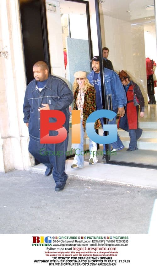 Britney Spears shopping with bodyguards in Paris
