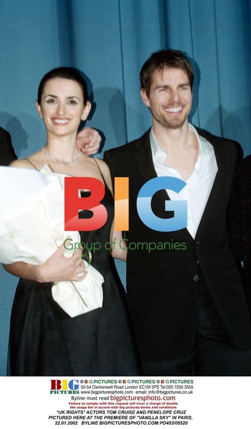 Tom Cruise and Penelope Cruz at "Vanilla Sky" premiere