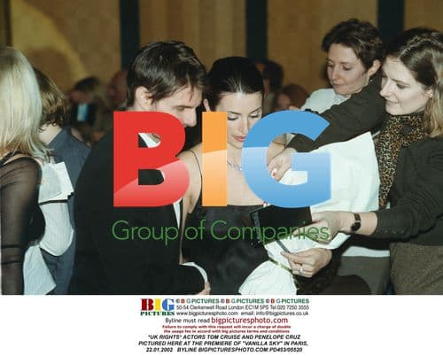 Tom Cruise and Penelope Cruz at "Vanilla Sky" Premiere