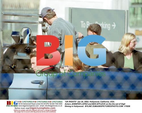 Jennifer Lopez and Ben Affleck on Gigli set