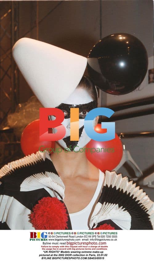 Models in extreme make-up at 2002 DIOR show