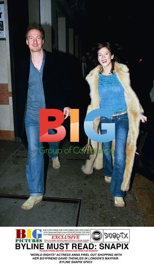 Anna Friel and David Thewliss Shopping in Mayfair