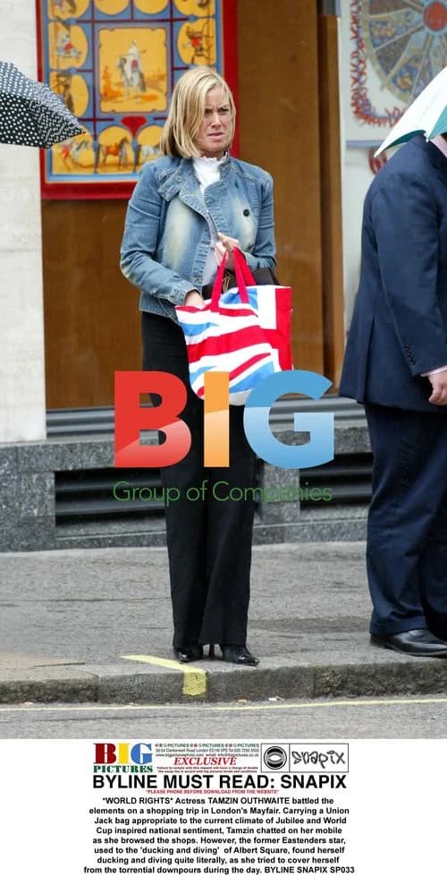 Tamzin Outhwaite battled elements on London shopping trip