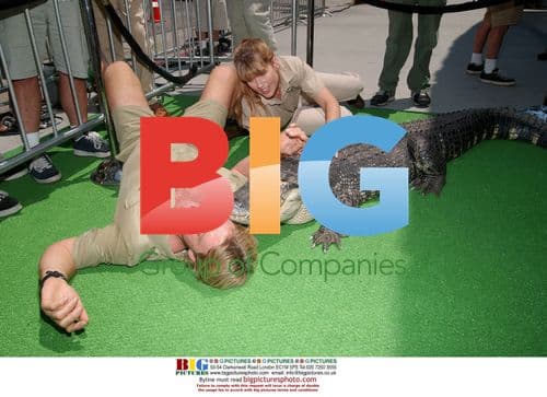 Steve Irwin and Terri at "Crocodile Hunter" premiere