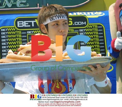 Kobayashi wins 2002 Nathan's Hot Dog Eating Contest