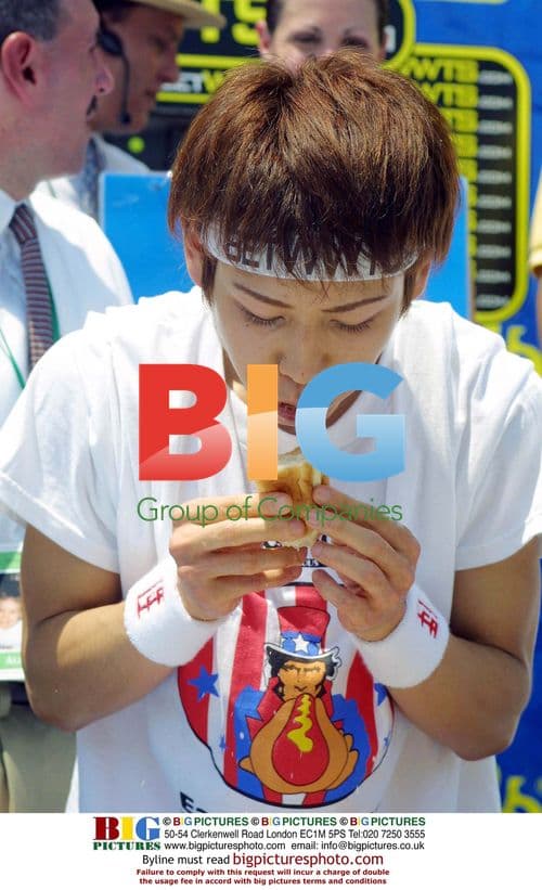 Kobayashi Wins Nathan's Hot Dog Eating Contest 2002