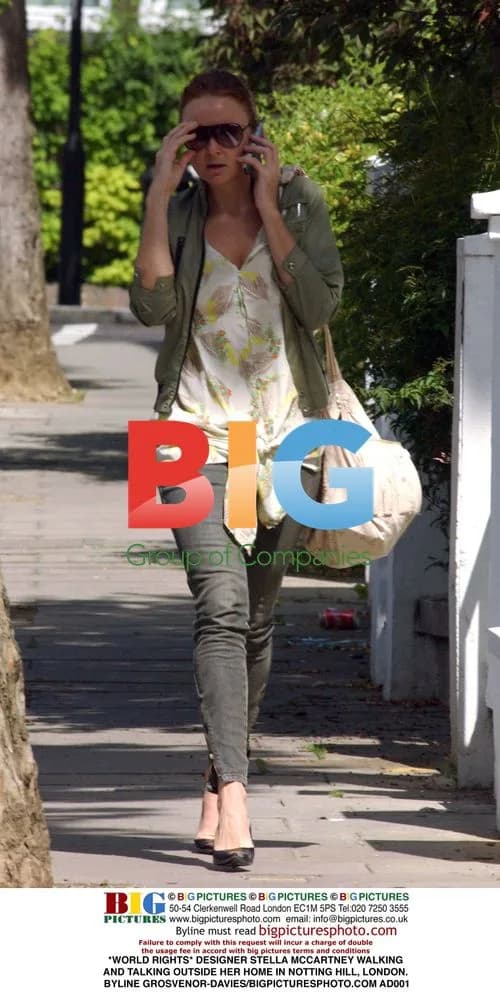 DESIGNER STELLA MCCARTNEY OUTSIDE HOME IN LONDON