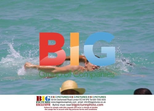 Di Caprio and Maguire Enjoy Miami Beach Holiday