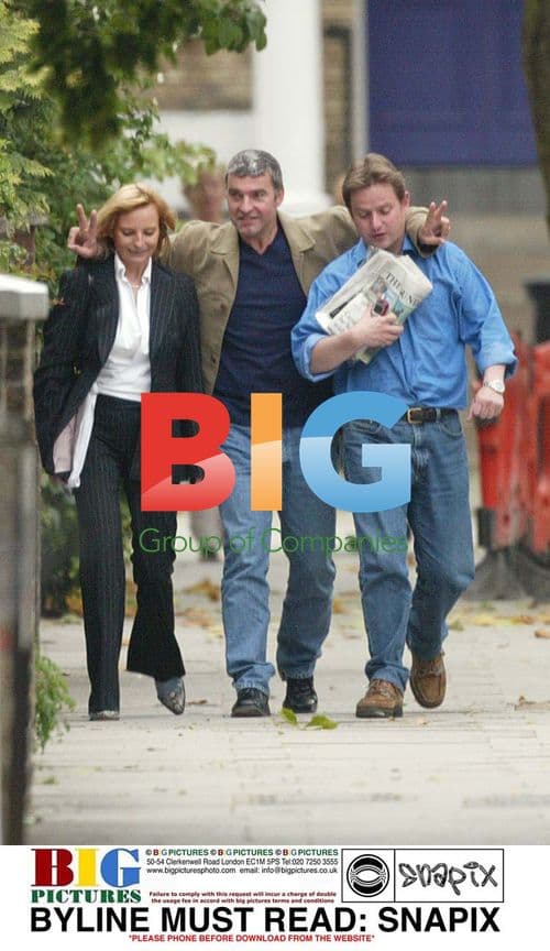 David Easter Strolls with Friends in London