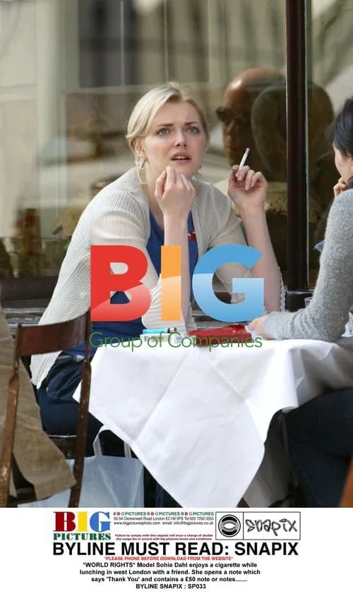 Sophie Dahl enjoys lunch with note