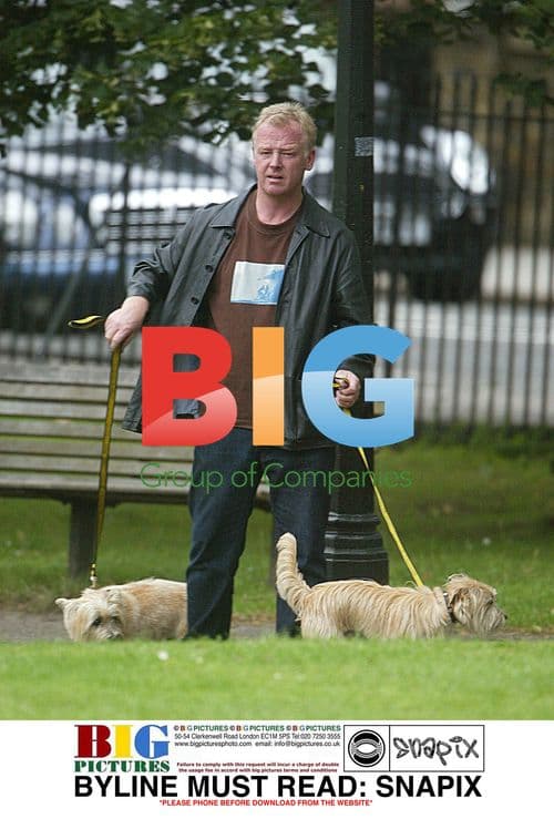 LES DENNIS WALKS DOGS IN LONDON PARK