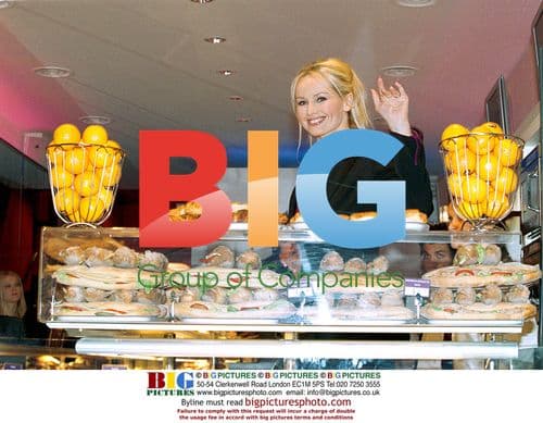 Adriana Karembeu launches "Deli's Caf" in Paris