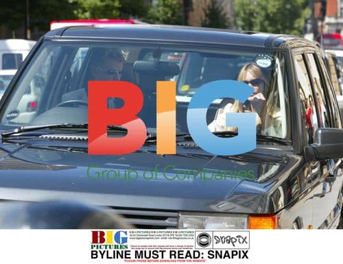 Elle Macpherson Shopping in London