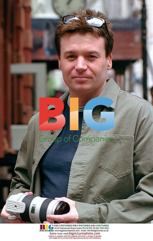 Mike Meyers leaves Mercer Hotel, NYC