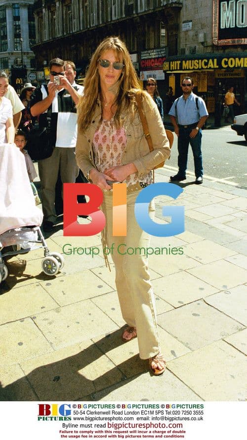 ELLE MCPHERSON AT 'STUART LITTLE 2' PREMIERE